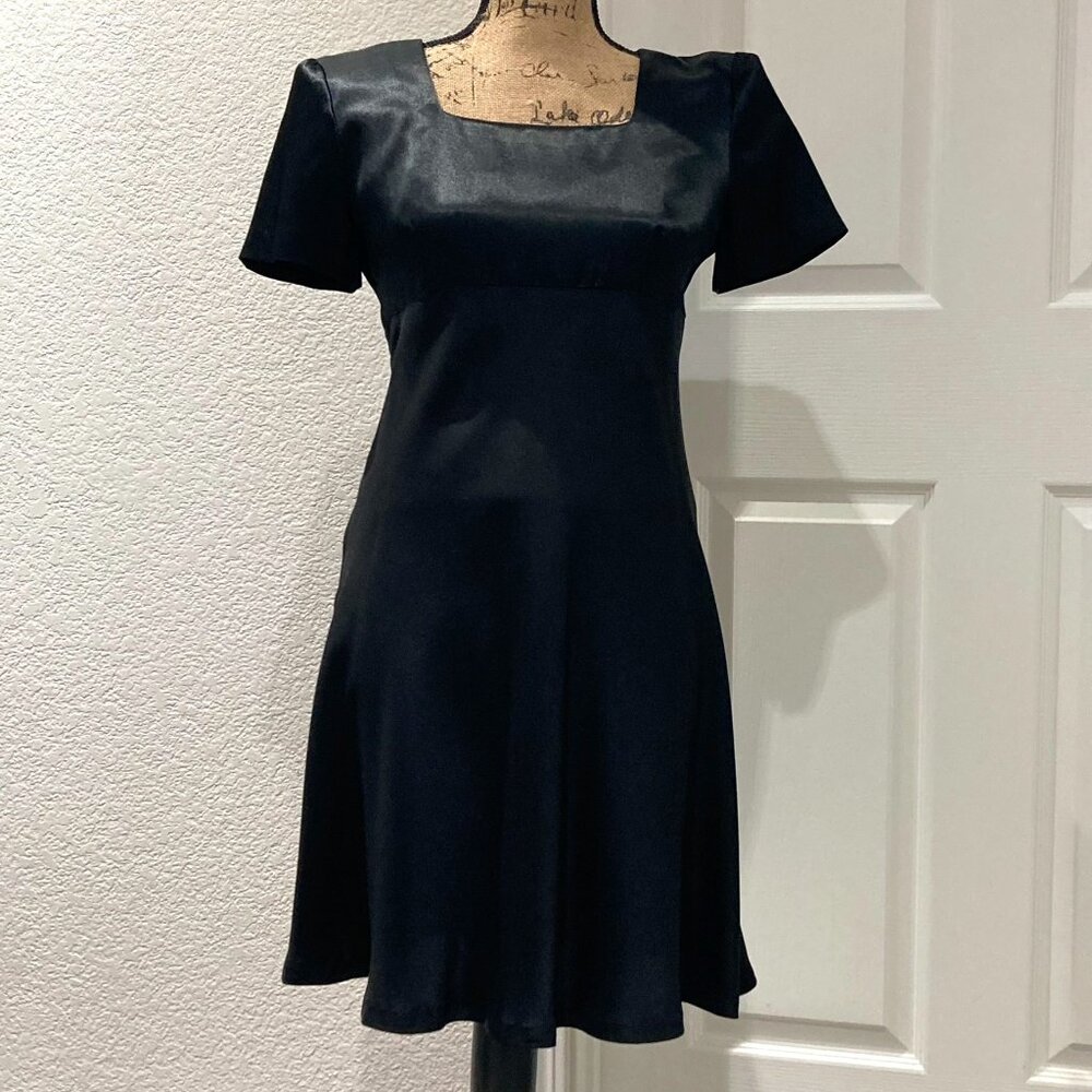 Donna Ricco black dress